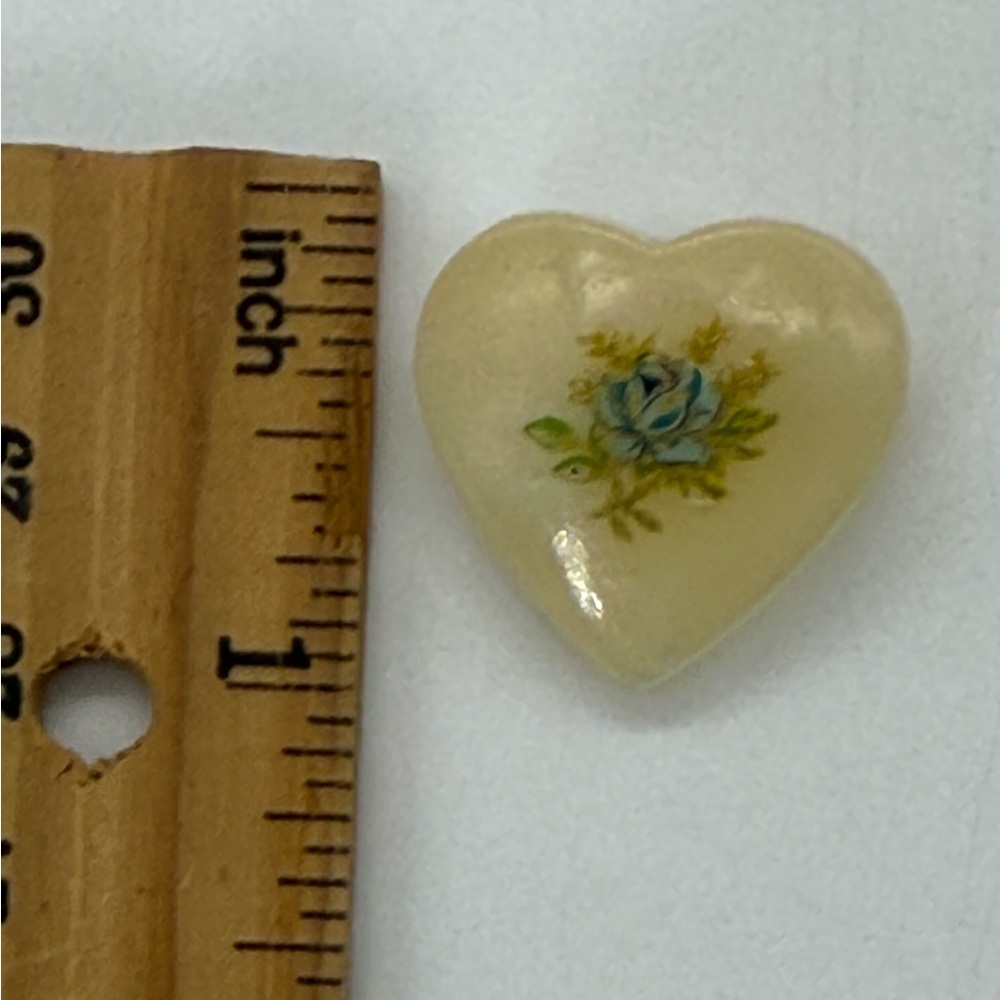 Vintage Heart Brooch Blue Floral Decal Pin Retro accessory sweetheart gift style - Picture 4 of 4